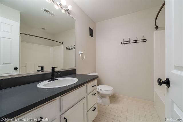 Builiding view twenty two for 2104 Trailway, Walled Lake, MI. 48390