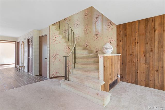 Builiding view fourteen for 6906 Pebblecreek Woods, West Bloomfield, MI. 48322