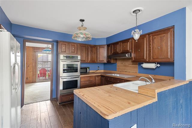 Builiding view ten for 6906 Pebblecreek Woods, West Bloomfield, MI. 48322