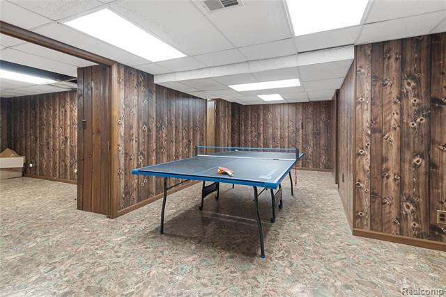 Builiding view thirty four for 6906 Pebblecreek Woods, West Bloomfield, MI. 48322