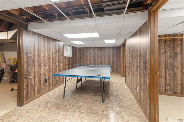 Builiding view thirty two for 6906 Pebblecreek Woods, West Bloomfield, MI. 48322