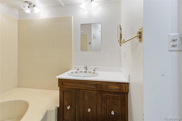 Builiding view twenty five for 6906 Pebblecreek Woods, West Bloomfield, MI. 48322