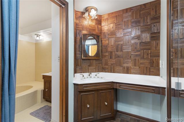 Builiding view twenty four for 6906 Pebblecreek Woods, West Bloomfield, MI. 48322