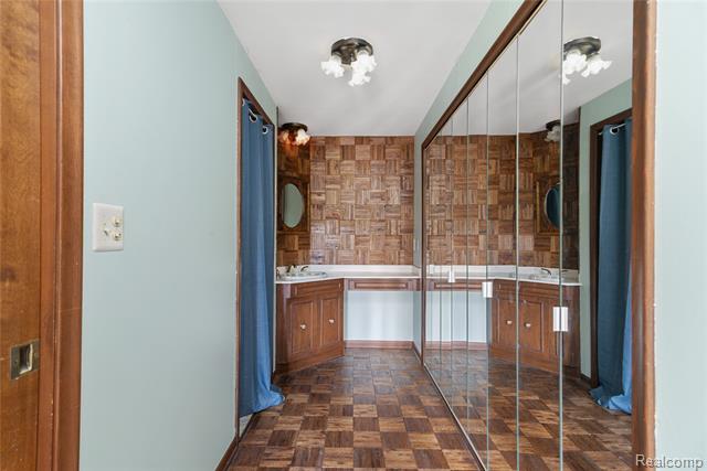 Builiding view twenty three for 6906 Pebblecreek Woods, West Bloomfield, MI. 48322