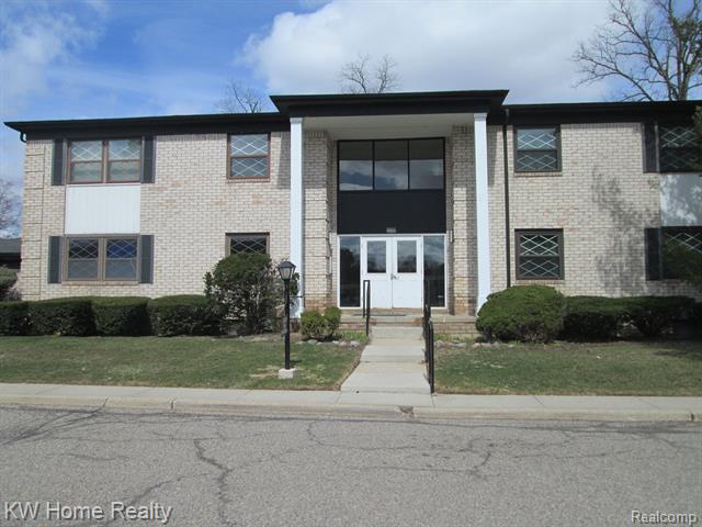 front view for 30060 Wildbrook Dr Unit 101, Southfield, Mi. 48034