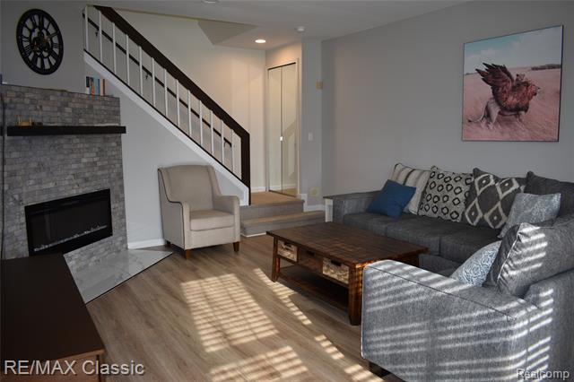 Builiding view fifteen for 29424 Regents Pointe, Farmington, MI. 48331