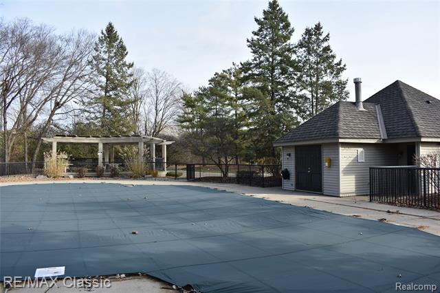Builiding view fifty three for 29424 Regents Pointe, Farmington, MI. 48331