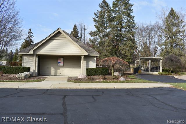 Builiding view fifty for 29424 Regents Pointe, Farmington, MI. 48331