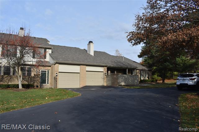 Builiding view forty eight for 29424 Regents Pointe, Farmington, MI. 48331