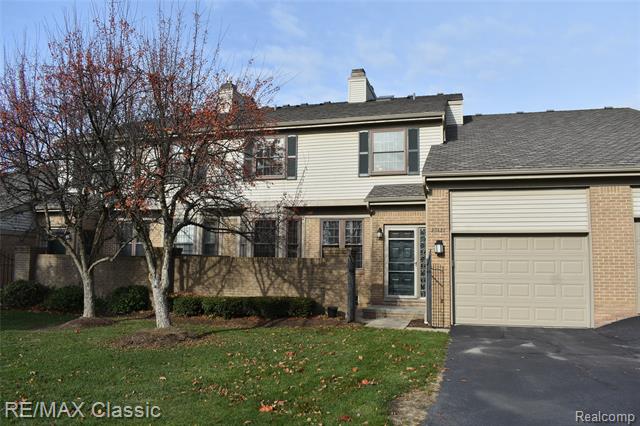 Builiding view forty seven for 29424 Regents Pointe, Farmington, MI. 48331