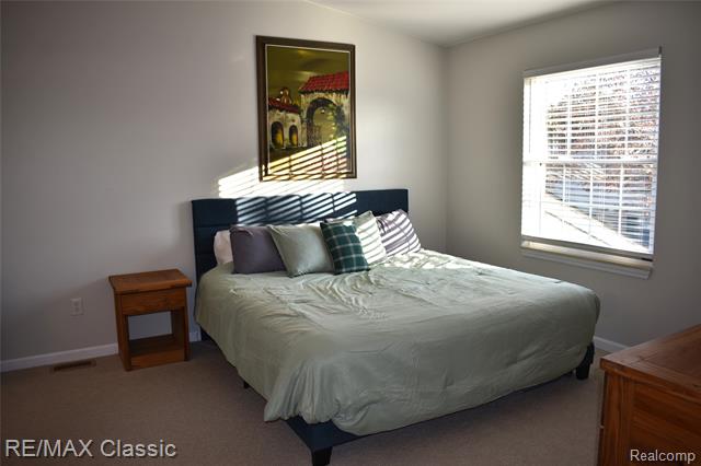 Builiding view sixteen for 29424 Regents Pointe, Farmington, MI. 48331