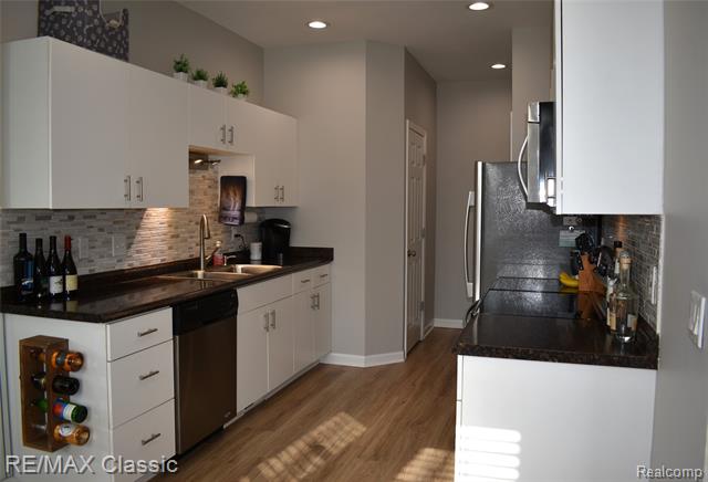 Builiding view ten for 29424 Regents Pointe, Farmington, MI. 48331