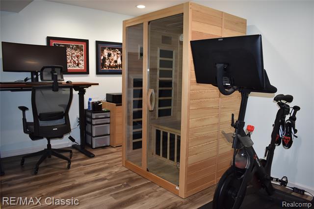 Builiding view thirty three for 29424 Regents Pointe, Farmington, MI. 48331