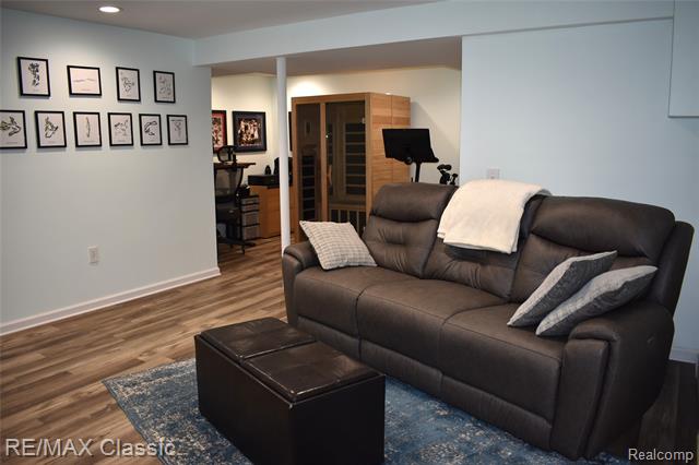 Builiding view thirty two for 29424 Regents Pointe, Farmington, MI. 48331