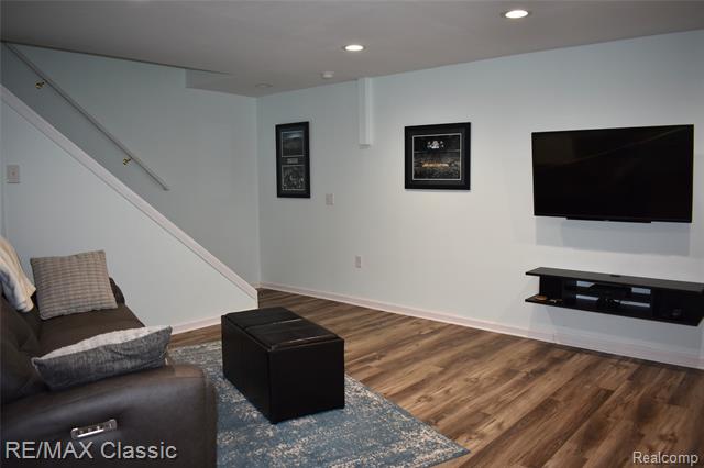 Builiding view twenty eight for 29424 Regents Pointe, Farmington, MI. 48331