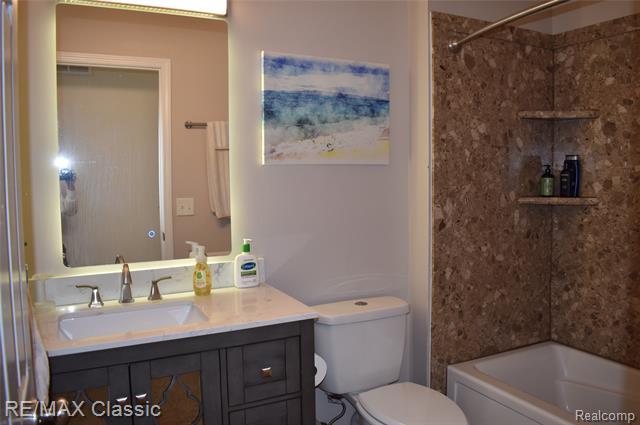 Builiding view twenty five for 29424 Regents Pointe, Farmington, MI. 48331