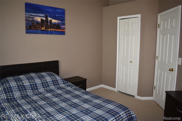 Builiding view twenty four for 29424 Regents Pointe, Farmington, MI. 48331