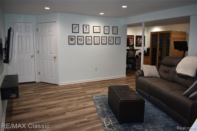 Builiding view twenty nine for 29424 Regents Pointe, Farmington, MI. 48331