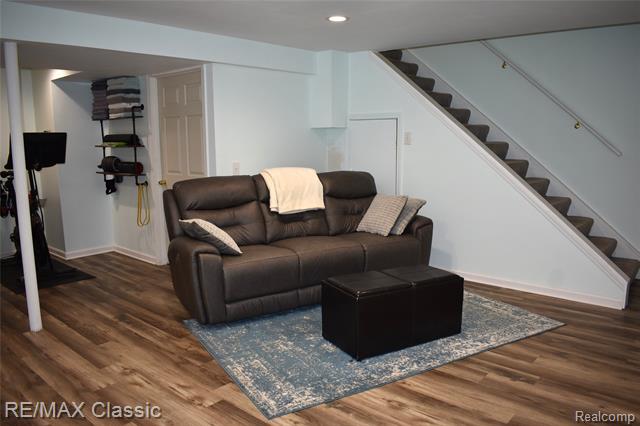 Builiding view twenty seven for 29424 Regents Pointe, Farmington, MI. 48331