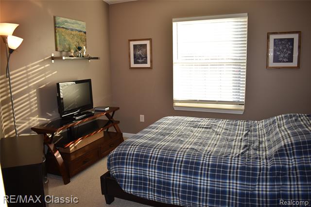 Builiding view twenty three for 29424 Regents Pointe, Farmington, MI. 48331