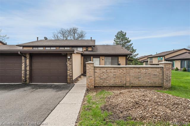 Builiding view thirty one for 19877 Villa N, Southfield, MI. 48076