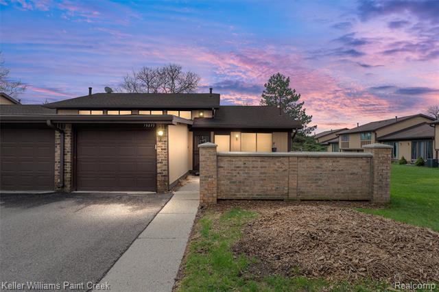 front view for 19877 Villa Dr N, Southfield, Mi. 48076