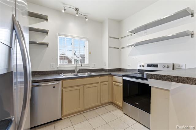 Builiding view eight for 20336 Rodeo, Southfield, MI. 48075