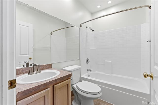 Builiding view fourteen for 20336 Rodeo, Southfield, MI. 48075