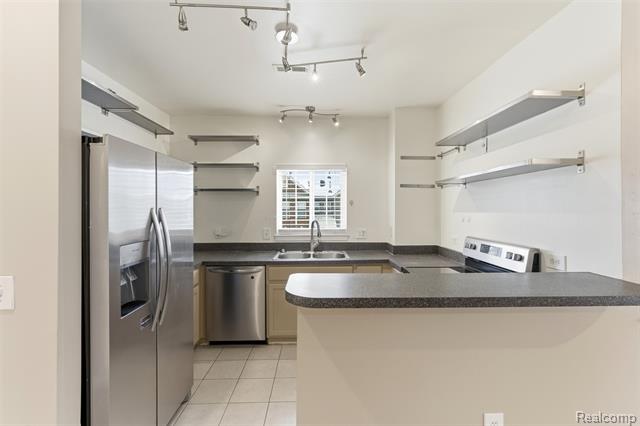 Builiding view seven for 20336 Rodeo, Southfield, MI. 48075