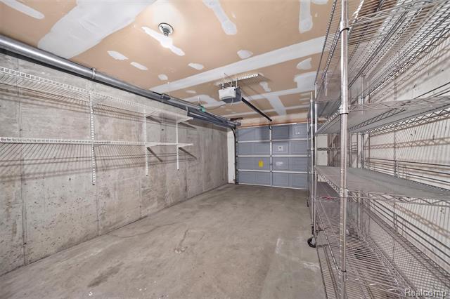 Builiding view eighteen for 141 W Kenilworth, Royal Oak, MI. 48067