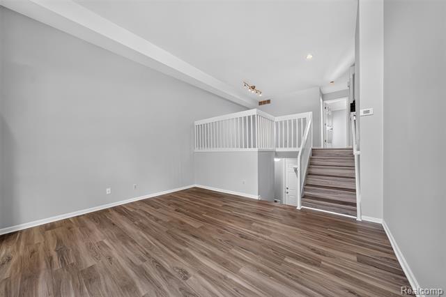 Builiding view five for 141 W Kenilworth, Royal Oak, MI. 48067
