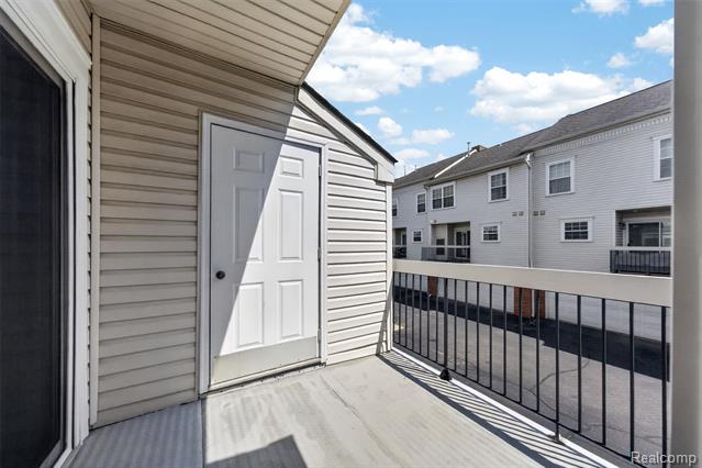 Builiding view fourteen for 141 W Kenilworth, Royal Oak, MI. 48067