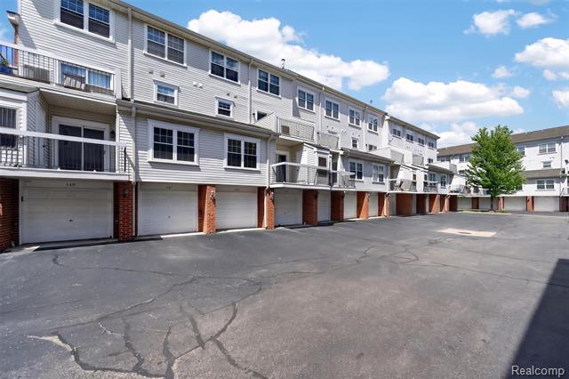 Builiding view nineteen for 141 W Kenilworth, Royal Oak, MI. 48067