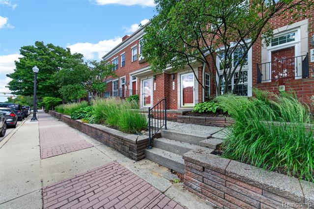 Builiding view one for 141 W Kenilworth, Royal Oak, MI. 48067