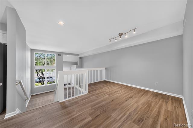 Builiding view seven for 141 W Kenilworth, Royal Oak, MI. 48067