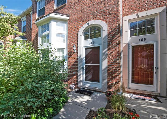 front view for 165 N Georgetown Sq, Royal Oak, Mi. 48067