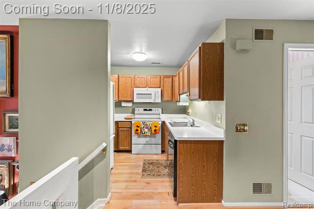 Builiding view fifteen for 175 W Kenilworth, Royal Oak, MI. 48067