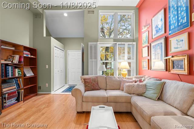 Builiding view nine for 175 W Kenilworth, Royal Oak, MI. 48067