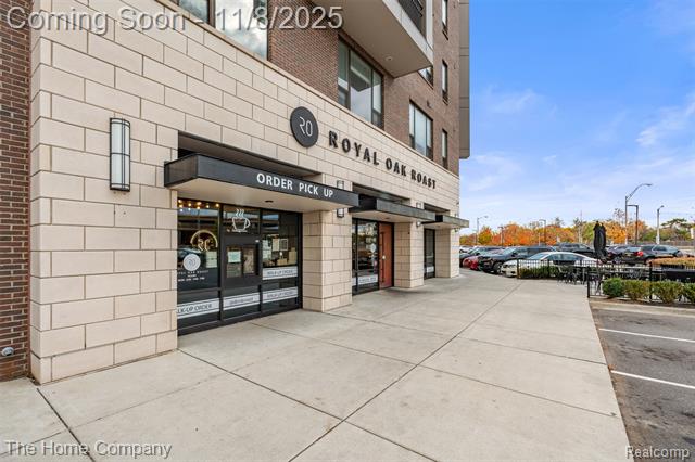 Builiding view six for 175 W Kenilworth, Royal Oak, MI. 48067