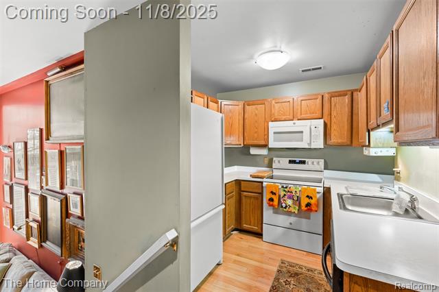 Builiding view sixteen for 175 W Kenilworth, Royal Oak, MI. 48067