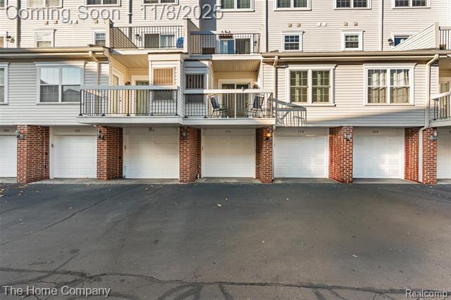 Builiding view twenty seven for 175 W Kenilworth, Royal Oak, MI. 48067