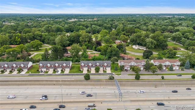 Builiding view eleven for 19208 W 11 Mile, Southfield, MI. 48076
