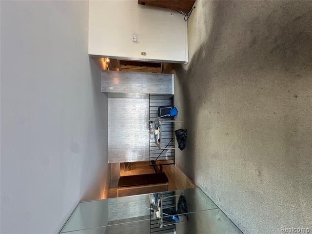 Builiding view fifteen for 26471 Summerdale, Southfield, MI. 48033