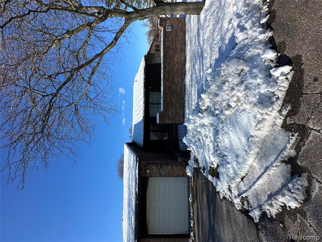 Builiding view one for 26471 Summerdale, Southfield, MI. 48033