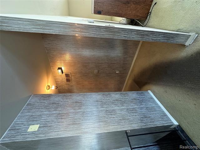 Builiding view seventeen for 26471 Summerdale, Southfield, MI. 48033