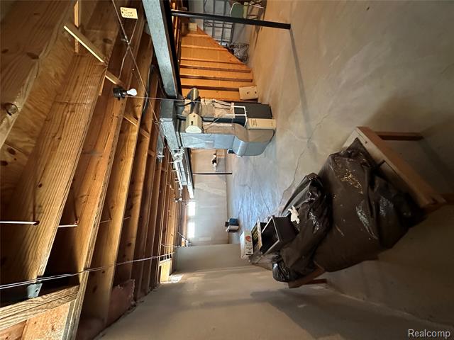 Builiding view thirty for 26471 Summerdale, Southfield, MI. 48033