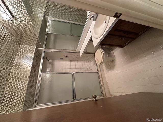 Builiding view twenty four for 26471 Summerdale, Southfield, MI. 48033