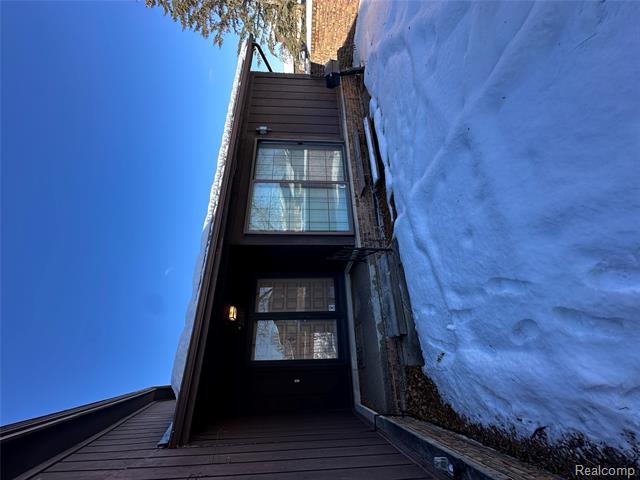 Builiding view two for 26471 Summerdale, Southfield, MI. 48033