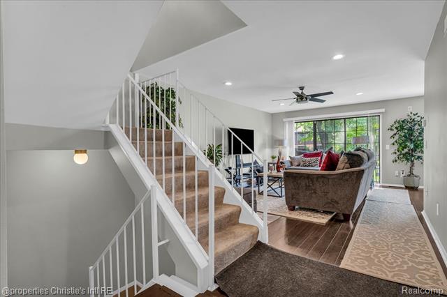 Builiding view eight for 26216 Summerdale, Southfield, MI. 48033