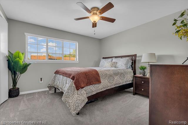 Builiding view eighteen for 26216 Summerdale, Southfield, MI. 48033